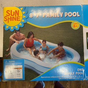 Inflatable family pool 8ft long